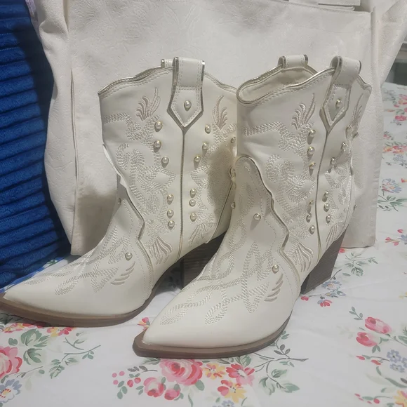 MIA Cream Embroidered Boots - Picture 4 of 4